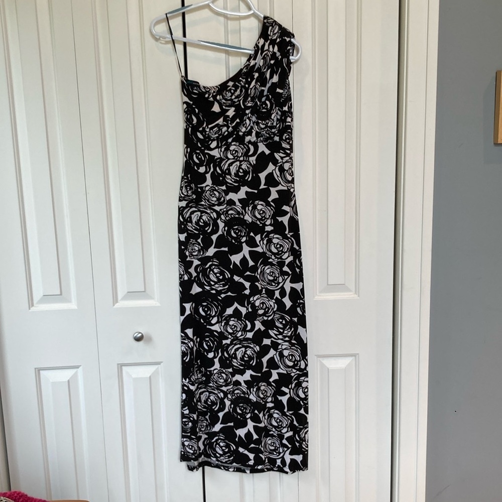 Vfish maxi dress. Size medium.